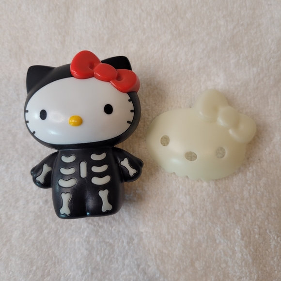 Hello Kitty Skeleton McDonalds 2019 Halloween Removable Glow In The Dark Mask - Picture 2 of 5